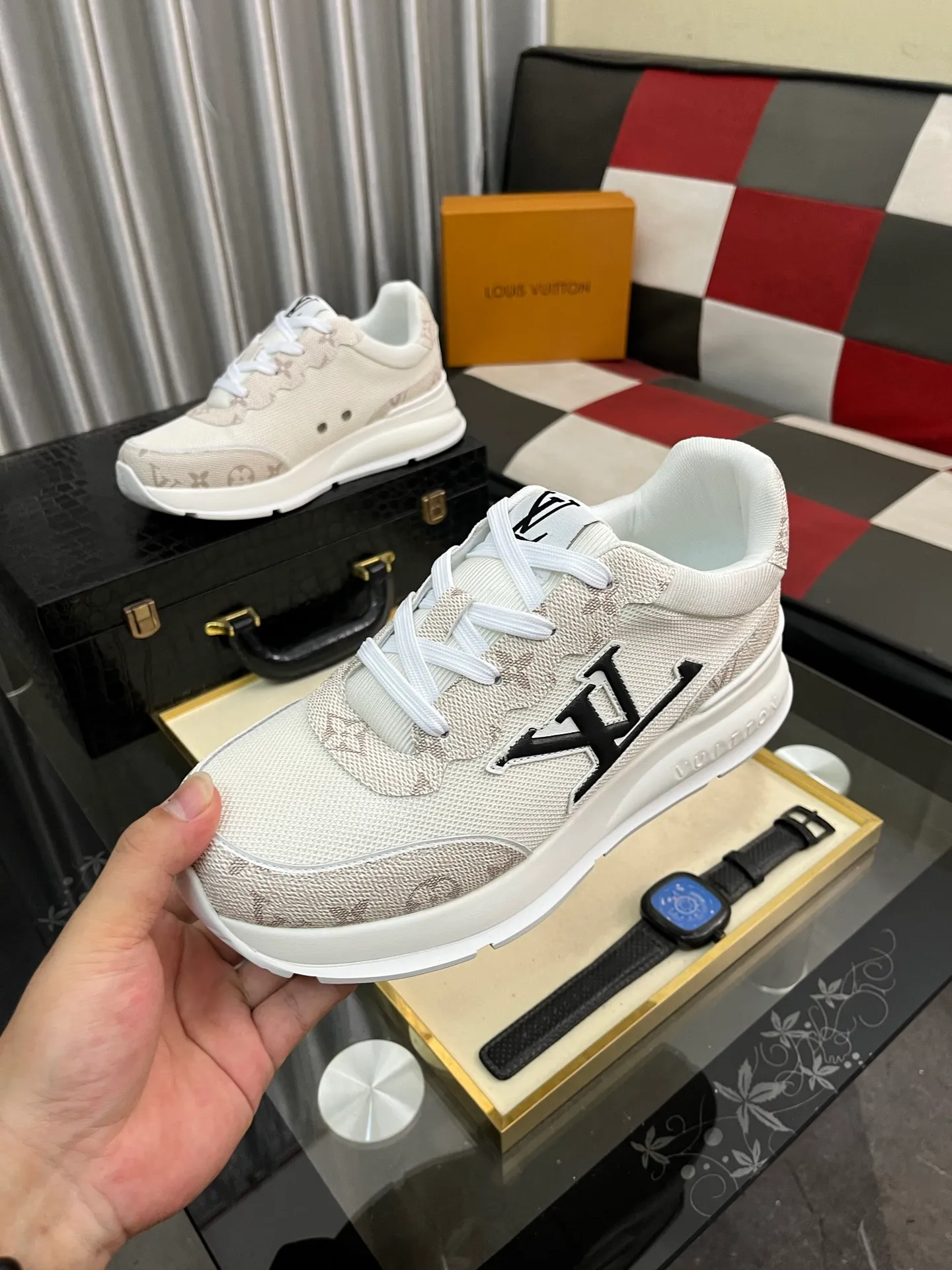 Men's shoes 💰458⌚️⌚️【LOUlS VUlTTON】Louis Vuitton ~ unique and casual style. LV counter purchasing 🏃casual shoes😍😍 are on sale at the men's counter at the same time. Italian imported brands select top-layer Italian cowhide. 🐑Sheepskin lining (refuses to discolor and grind feet) Sole: Original sole specially provided by the original factory 🎬Better in kind Code number: 38-443⃣️Color selection